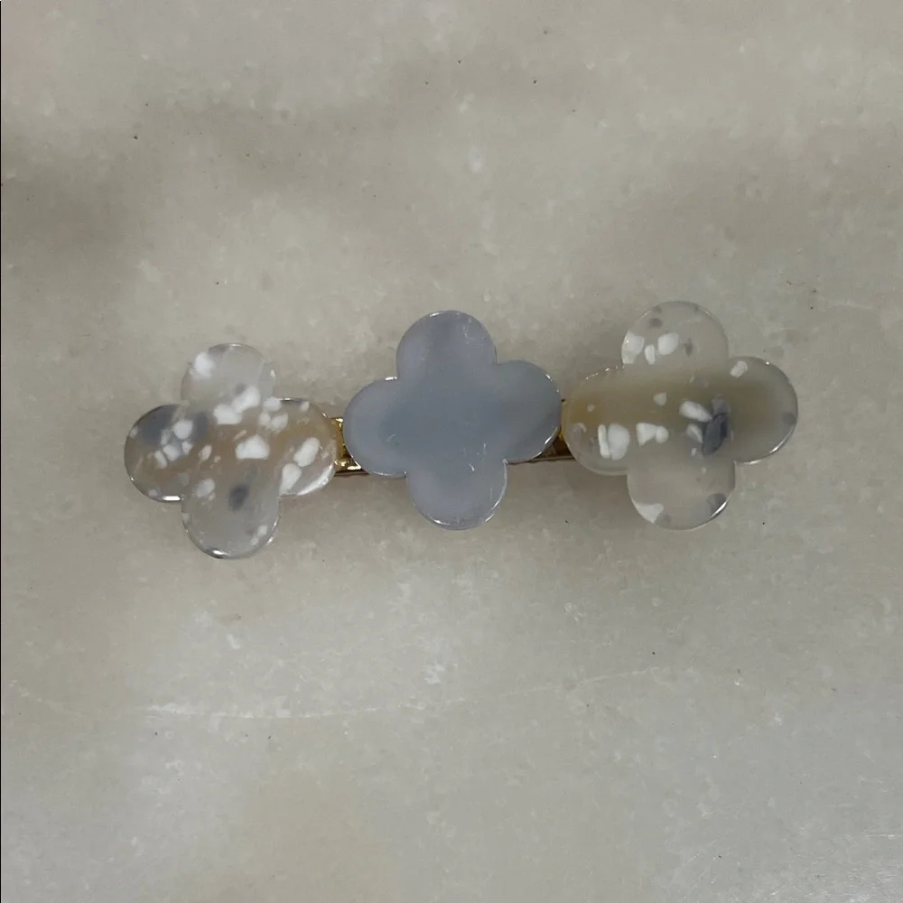 Elegant White and Gold Hair Clip